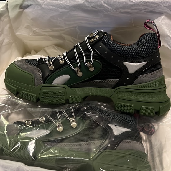 Gucci sneakers size 8 but fit a 9 - Picture 3 of 4